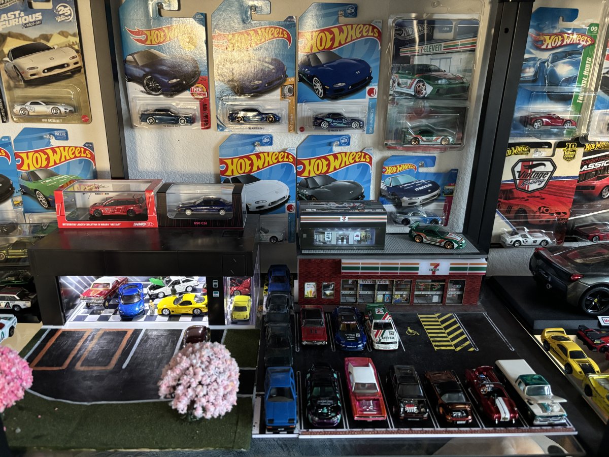 RLC 7/11 Tomica Garage