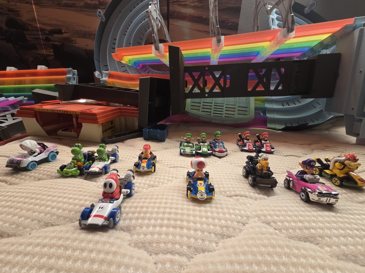 Hot wheels mario kart